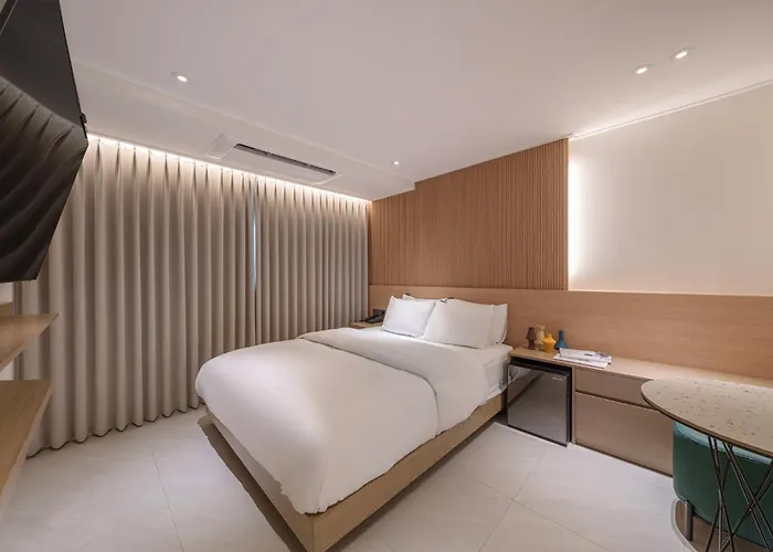 Browndot Hongdae Sinchon 3*